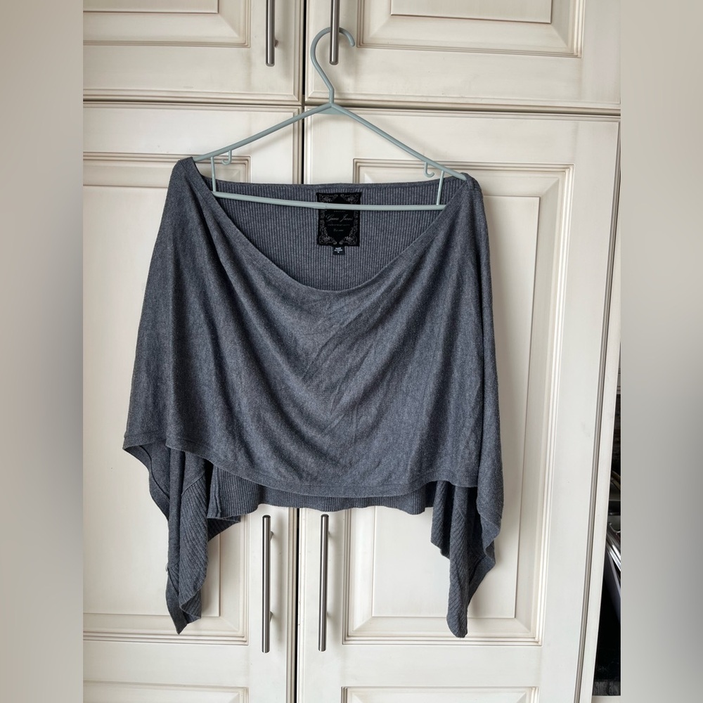 🍋 Guess Grey Caplet. Medium (could fit large)